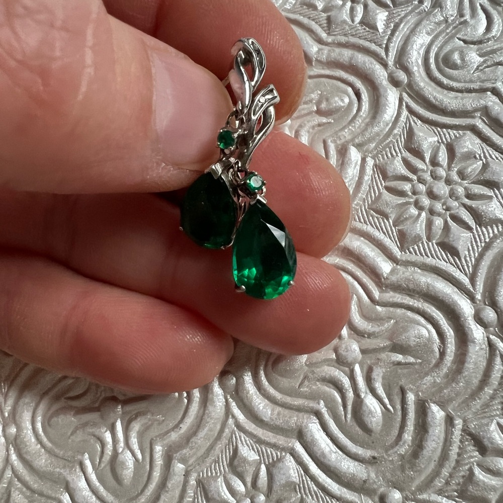 Emerald earrings. - Picture 2 of 4